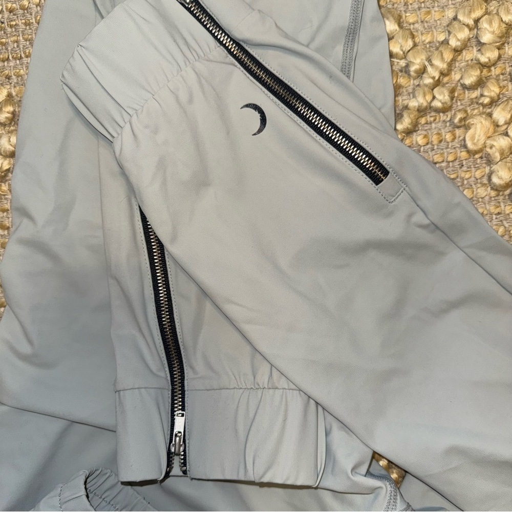 ZYIA Everywhere Joggers - Picture 3 of 3